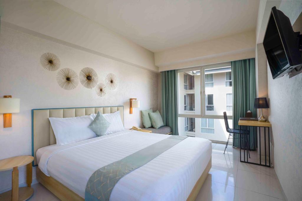 Postel nebo postele na pokoji v ubytování Solaris Hotel Kuta