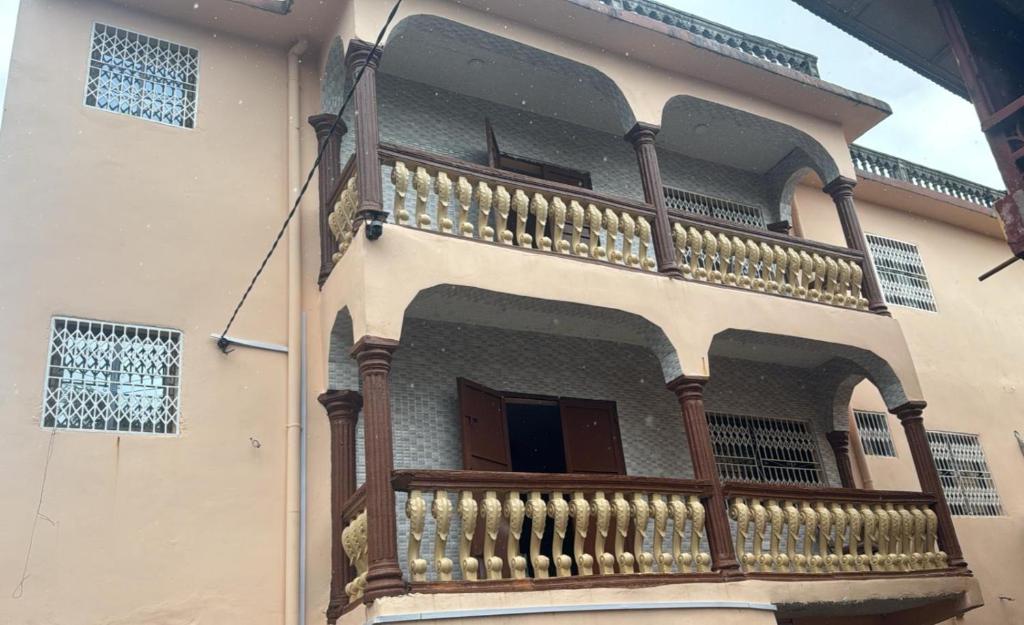 Debora Guest House - Hizvo