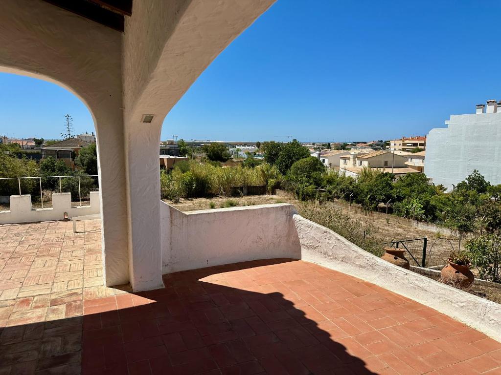 a patio with an archway and a view of a city at Monteverde in Monte Negro