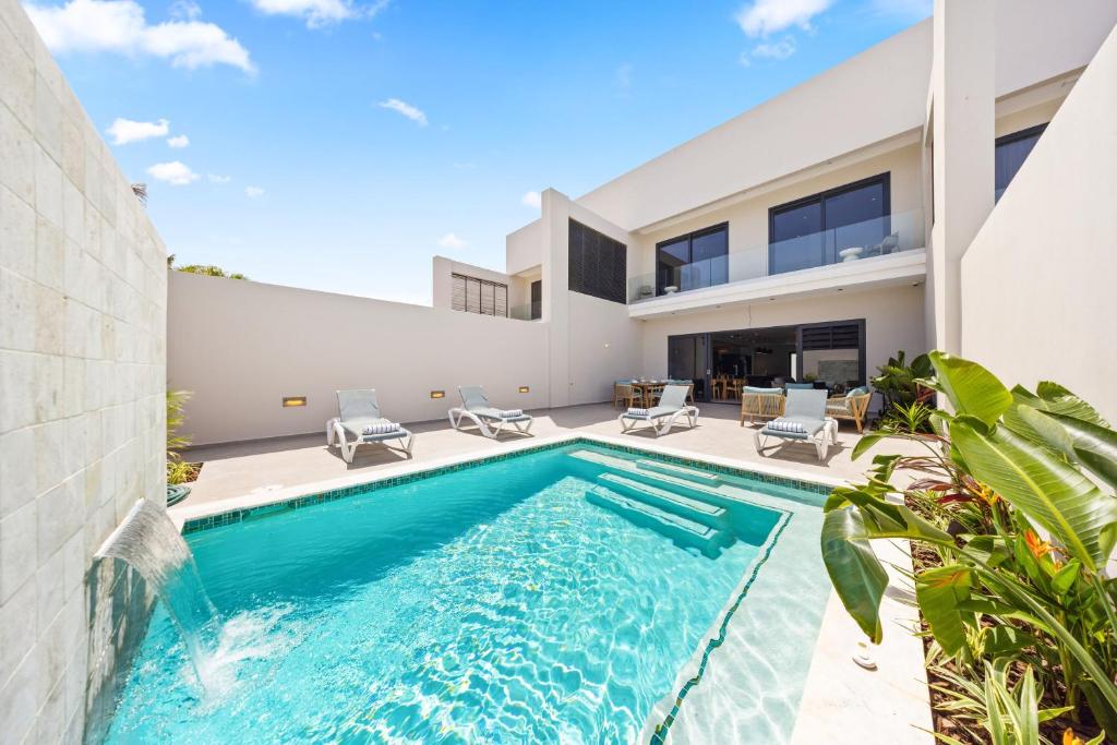 Πισίνα στο ή κοντά στο Boca Catalina 5 NEW 4BR 4BA Pool Walk to Beach by Bocobay