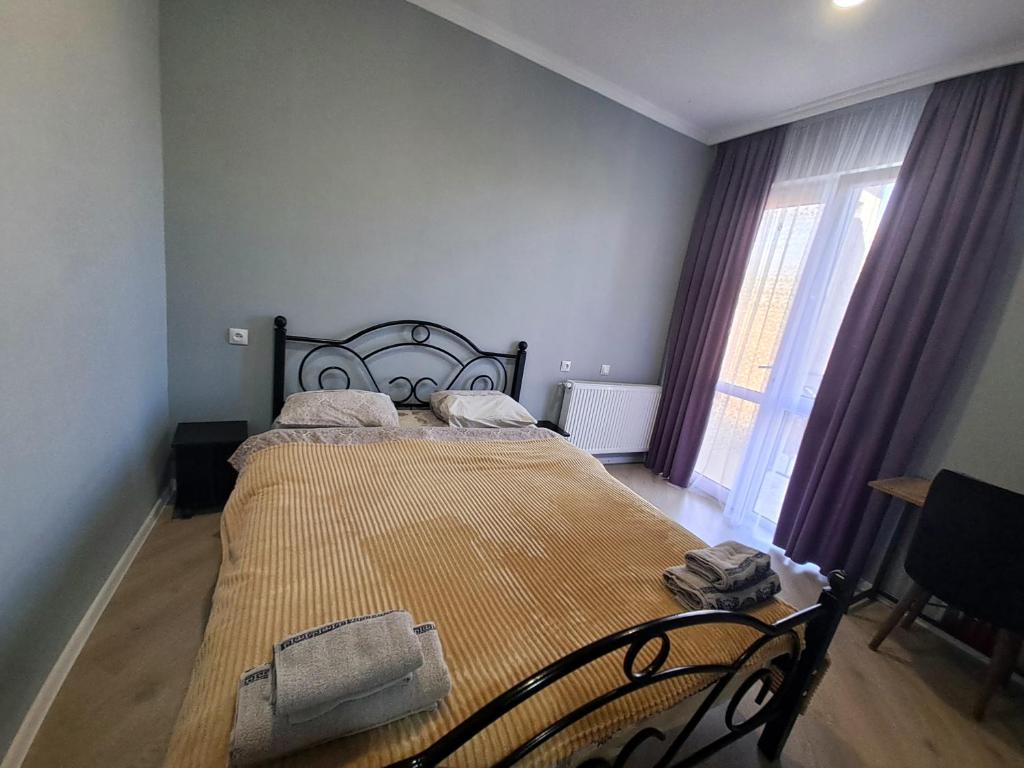 Llit o llits en una habitació de Guest House "AKHALTSIKHE"