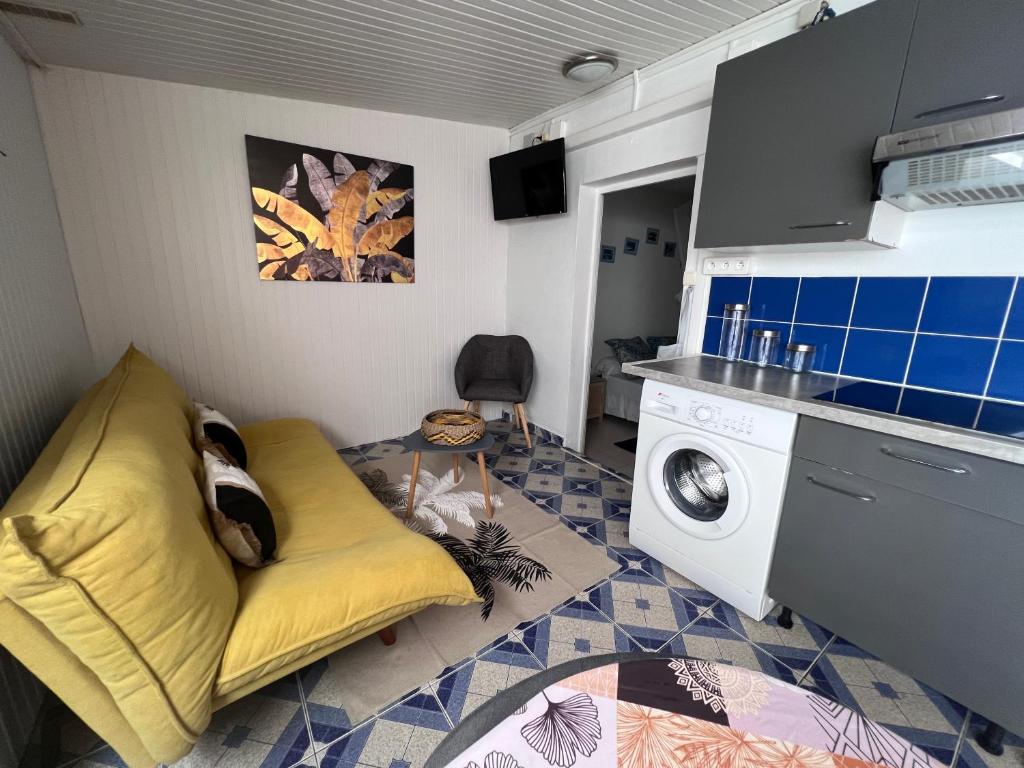 Kuchyň nebo kuchyňský kout v ubytování Appartement F3 à proximité des plages