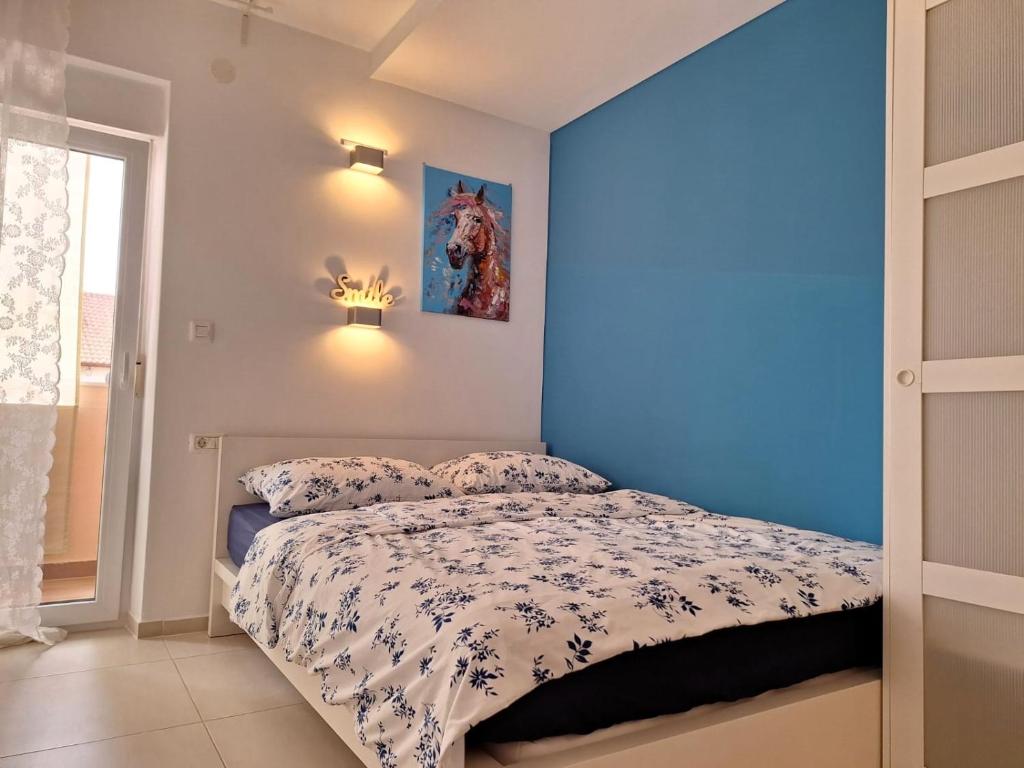 En eller flere senge i et værelse på Apartment Oros Medulin gd