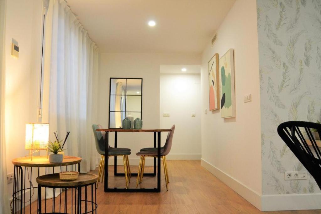 Zdjęcie z galerii obiektu Acogedor apartamento junto al Museo Picasso w Maladze