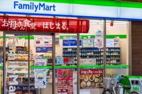Supermarket nebo jiné obchody v  penzionu nebo okolí