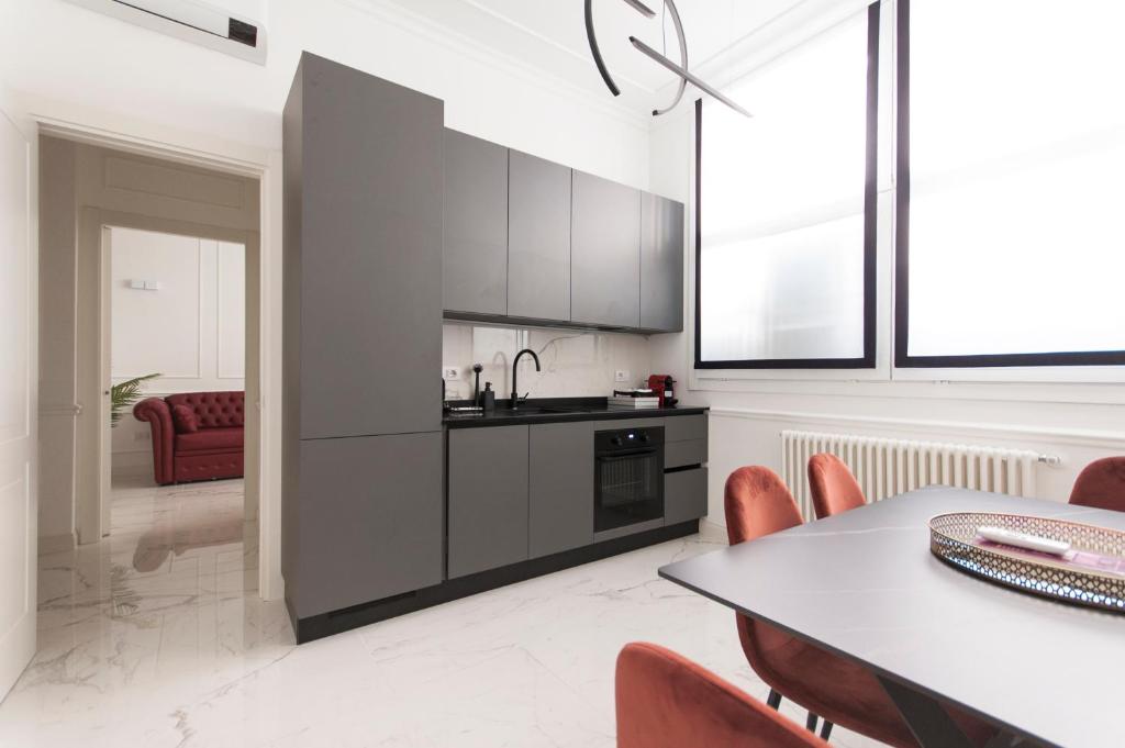 A kitchen or kitchenette at YouHosty - Mascagni 20