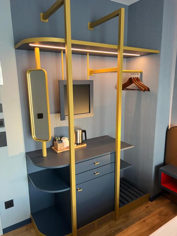 Kuchyň nebo kuchyňský kout v ubytování Lint Hotel Köln