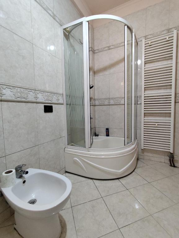 Koupelna v ubytování Hostel Albania Villa