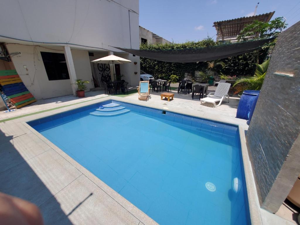 Bazén v ubytování HOSTAL SAN MARINO nebo v jeho okolí
