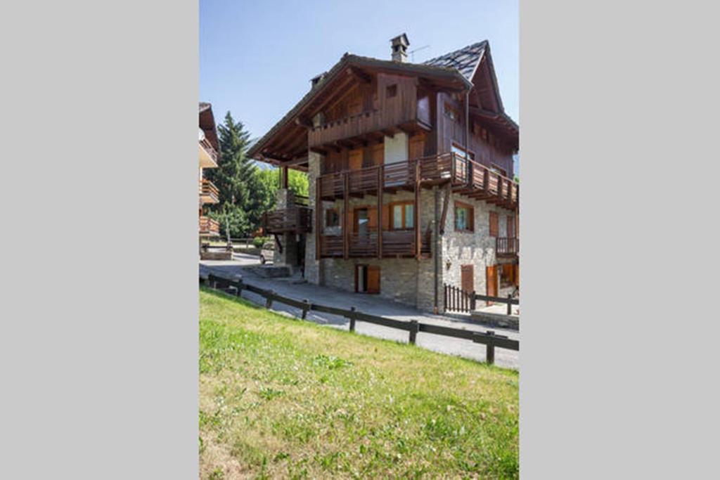 Zdjęcie z galerii obiektu Chalet di Charme a Courmayeur w mieście Courmayeur