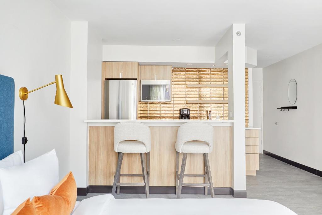 The Quincy, Ascend Hotel Collection - Quadruple Room With Two Queen Beds - Non Smoking