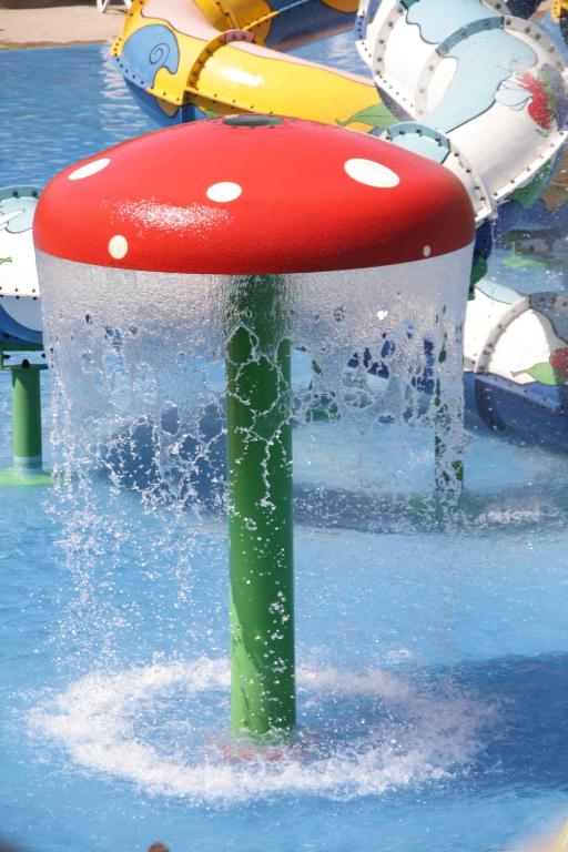 Бассейн в Reef Oasis Beach Aqua Park Resort или поблизости