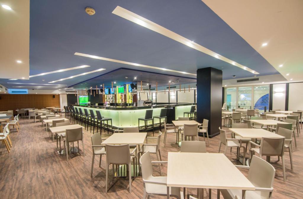 Reef Oasis Beach Aqua Park Resort - 9