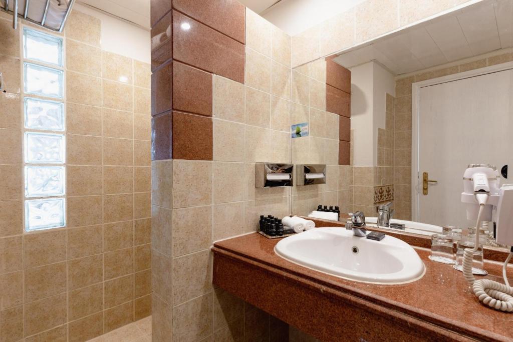 Reef Oasis Beach Aqua Park Resort - 13