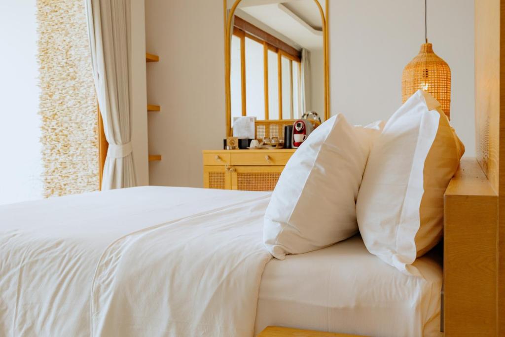 Elite Atoll Beachfront Hotel - King Suite With Ocean View