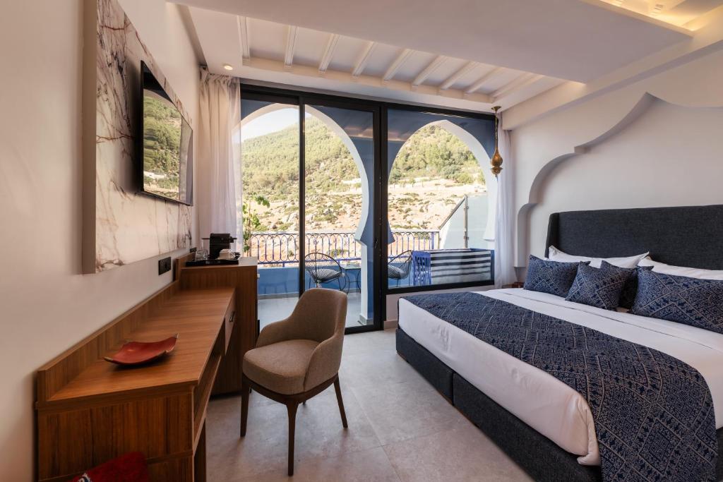 Postel nebo postele na pokoji v ubytování TAJ CHEFCHAOUEN Luxury Hotel and Spa