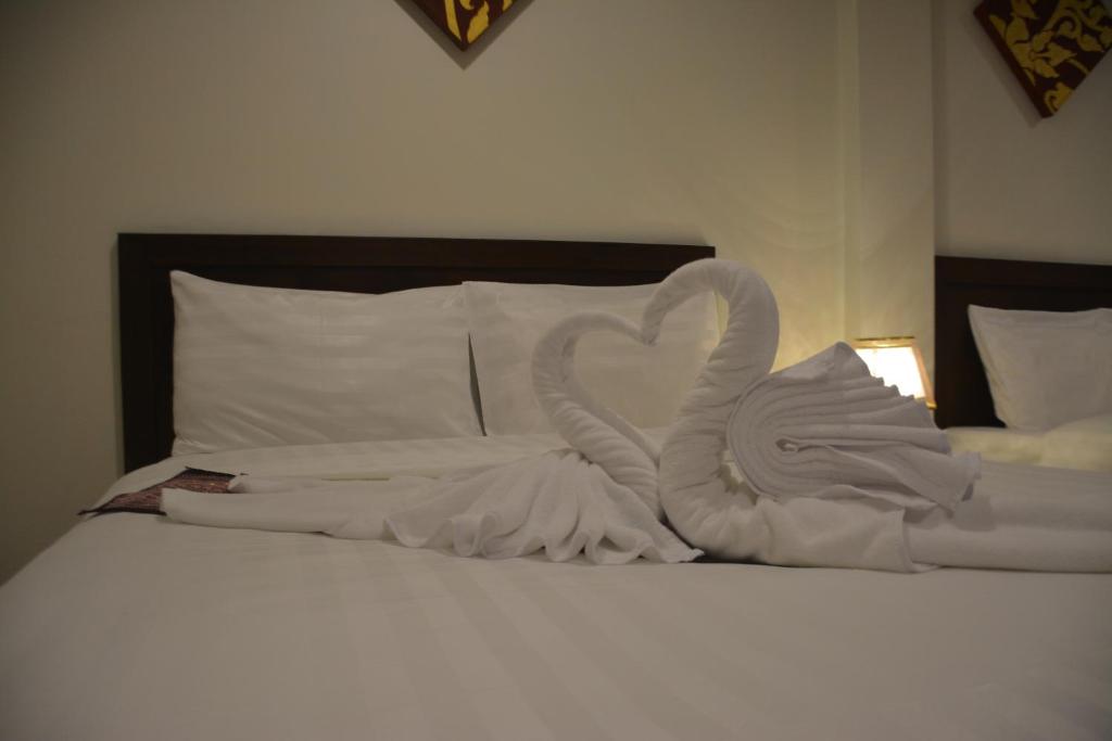 Postel nebo postele na pokoji v ubytování Patong Moon Inn Residence