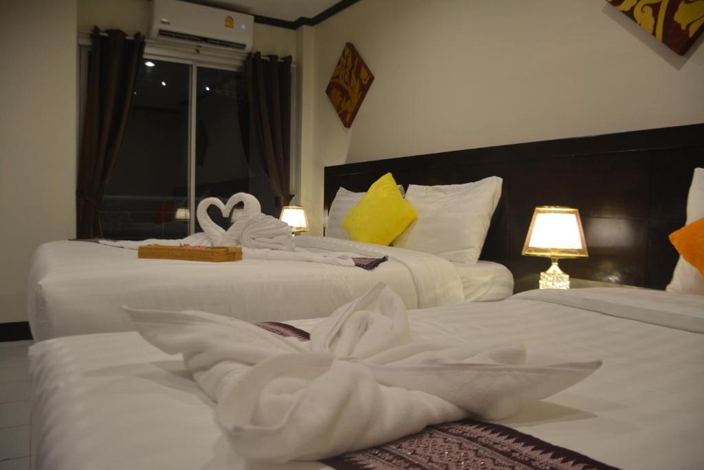 Patong Moon Inn Residence - 阳台的三个房间