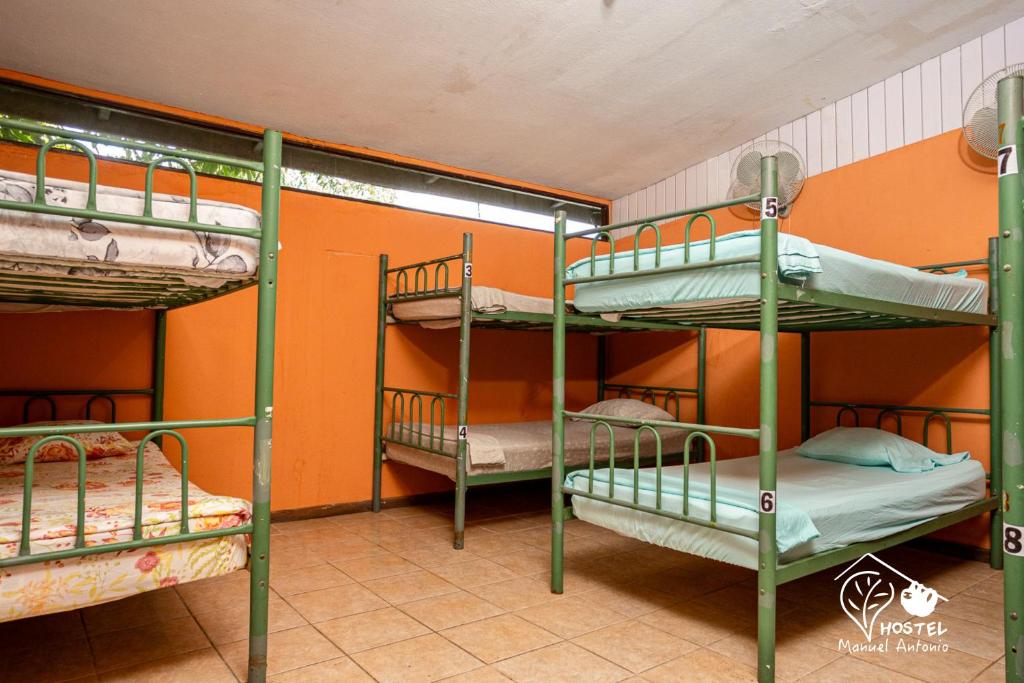 Postel nebo postele na pokoji v ubytování Manuel Antonio Hostel
