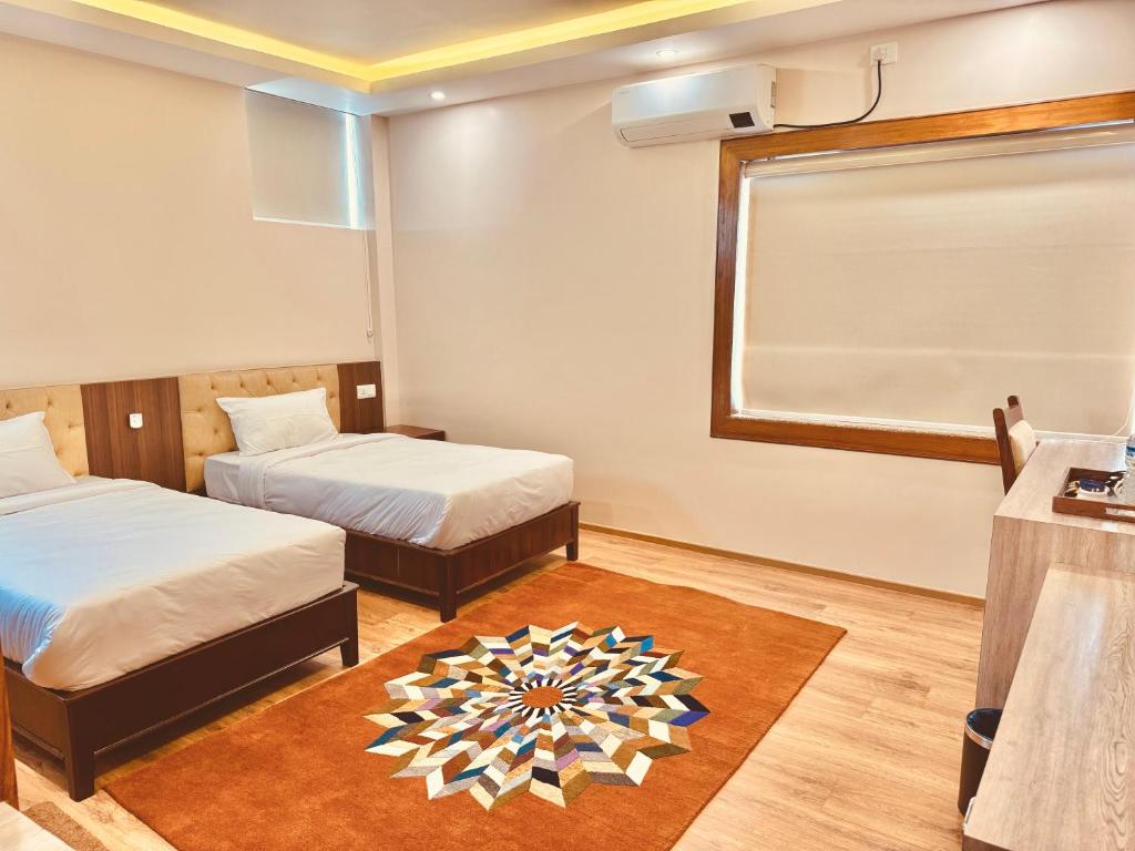 Postel nebo postele na pokoji v ubytování Hotel Bayberry Kathmandu - Near Tribhuvan International Airport