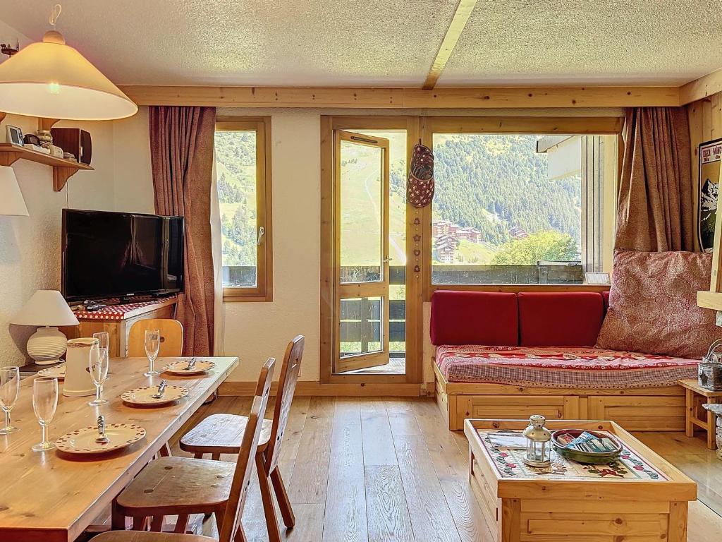 Appartement rénové, ski aux pieds avec balcon et cheminée