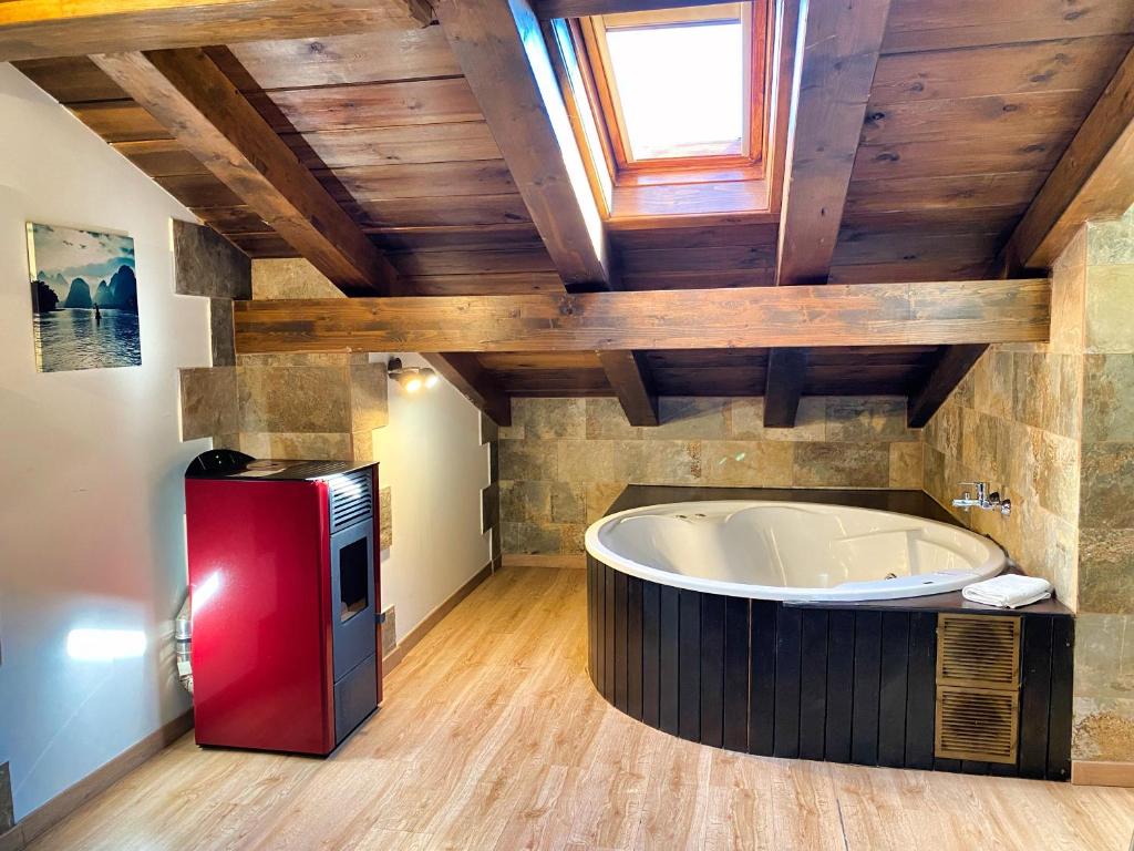 Apartamentos Spa Casco Histórico de Isla - ALOJATEISLA - 两居室套房，带按摩浴缸和水疗中心