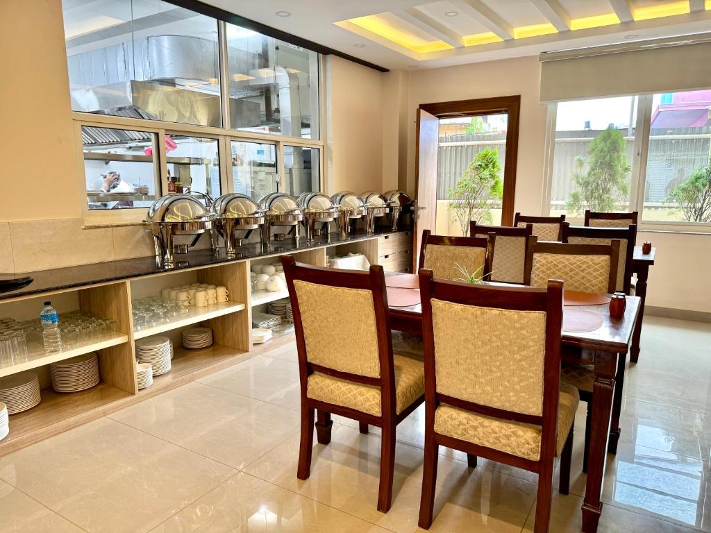 Kuchyň nebo kuchyňský kout v ubytování Hotel Bayberry Kathmandu - Near Tribhuvan International Airport