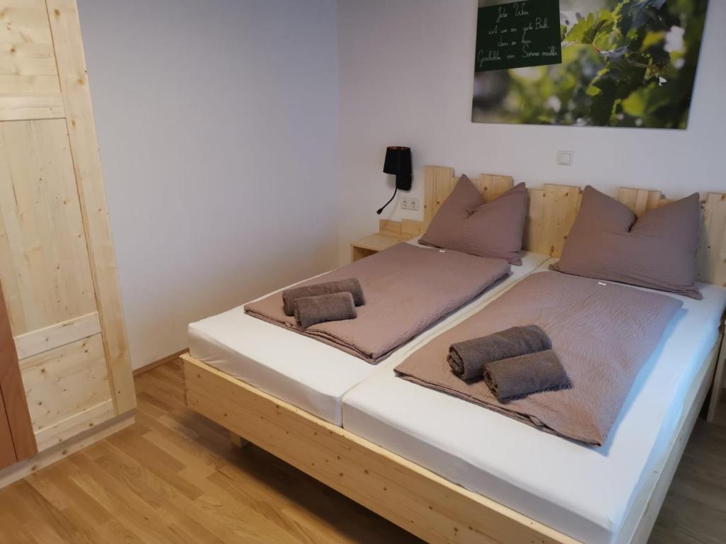 Postel nebo postele na pokoji v ubytování Weinhauerhof Pasching-Klinglhuber