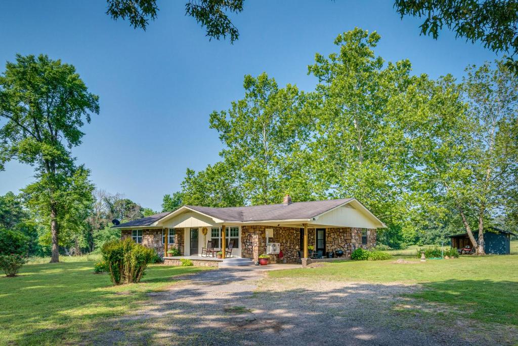 Delaware Vacation Rental: Walk to Lake Dardanelle! - Holiday Home