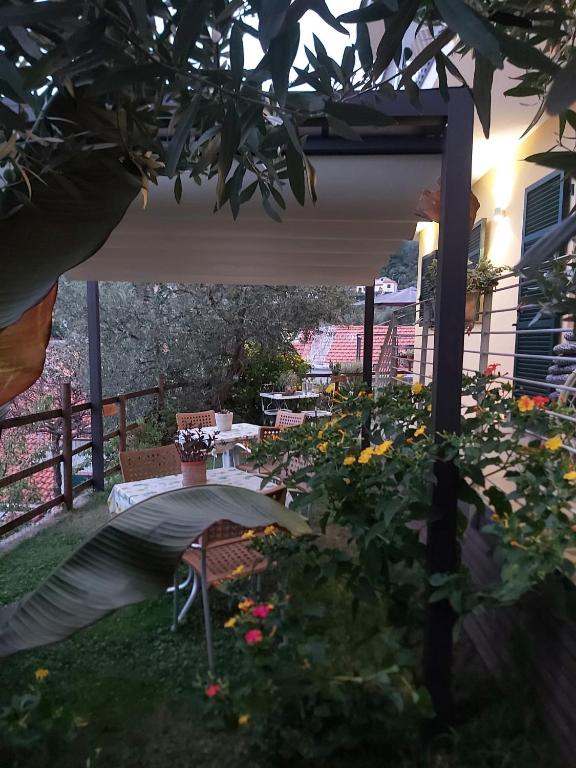 Vonkajšia záhrada v ubytovaní Il RosAle a Celle Ligure