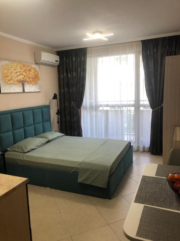 Postel nebo postele na pokoji v ubytování Private Studio Sunny Beach- Cascadas