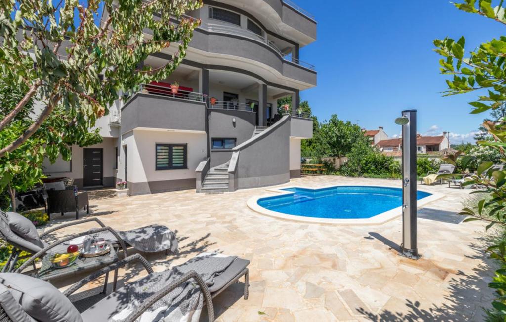Bazén v ubytování Studio apartment with pool nebo v jeho okolí