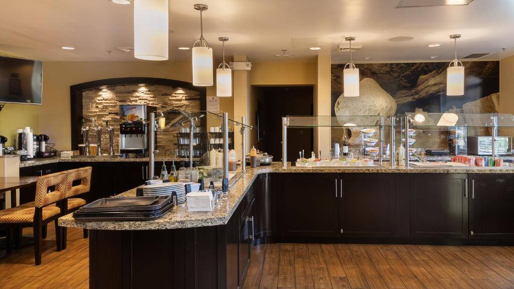 Kuchyň nebo kuchyňský kout v ubytování Staybridge Suites Chihuahua by IHG