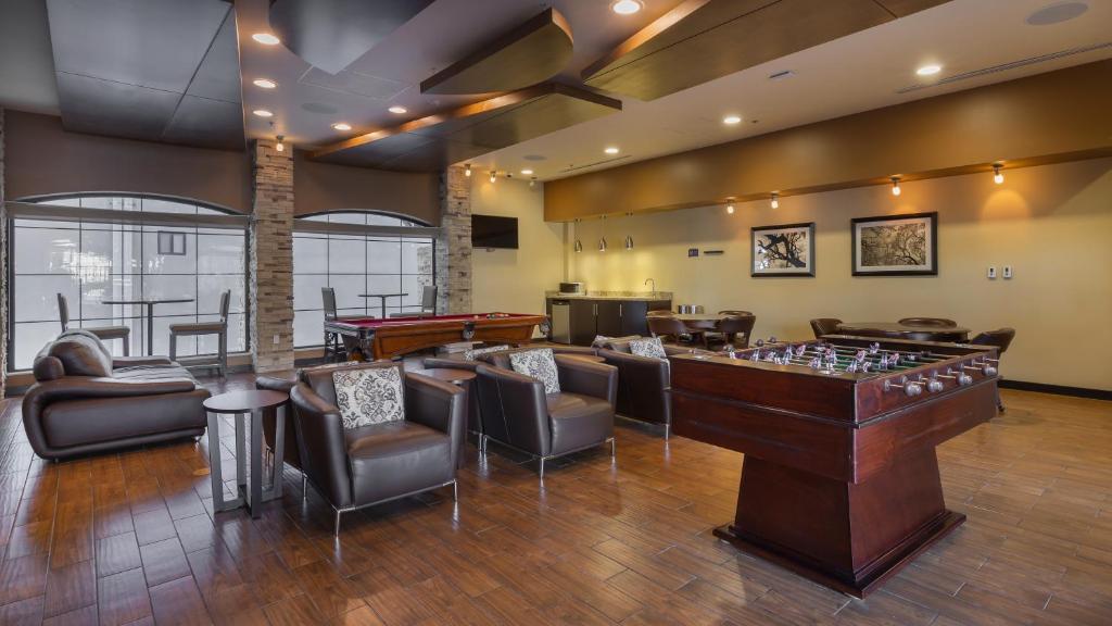 Posezení v ubytování Staybridge Suites Chihuahua by IHG