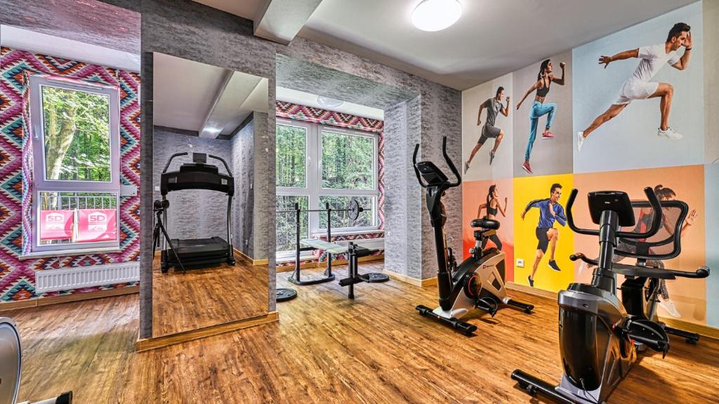 Posilňovňa alebo fitness centrum v ubytovaní Apartament SPA 44 Resort Kozubnik blisko Szczyrk- 5D Apartamenty