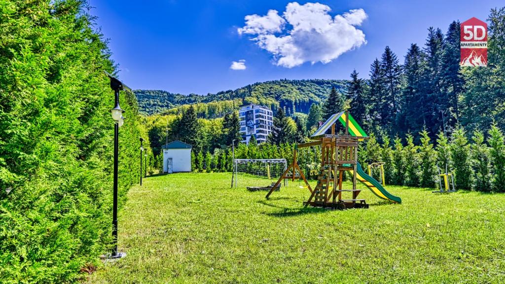 Vonkajšia záhrada v ubytovaní Apartament SPA 44 Resort Kozubnik blisko Szczyrk- 5D Apartamenty
