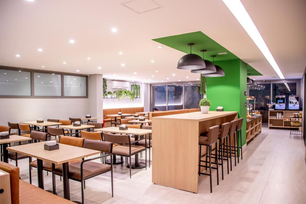 Restaurace v ubytování Cozzy Suites Paraíso Hotel