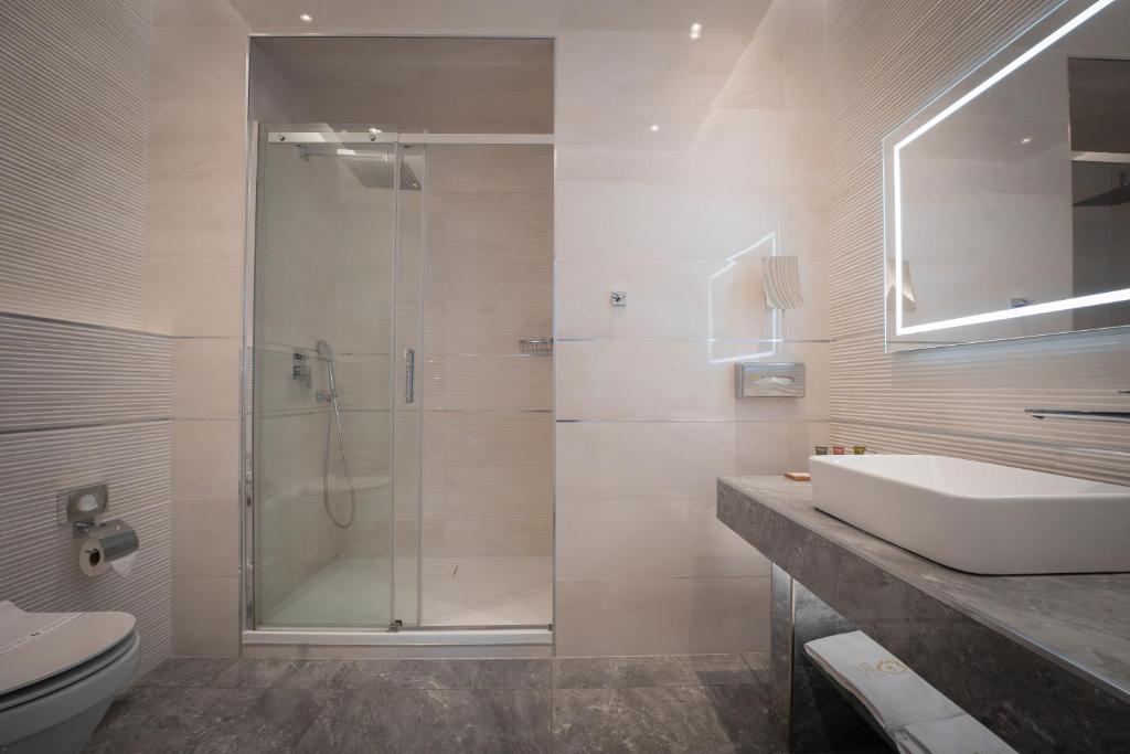 Golden Key Boutique Hotel - 4