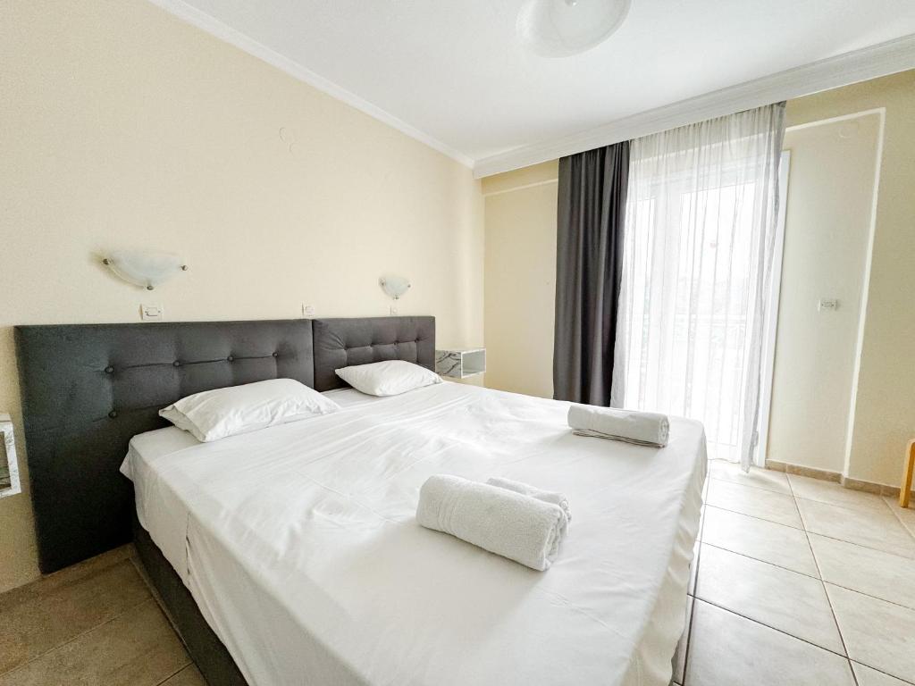 Postel nebo postele na pokoji v ubytování Kavos Plaza Hotel
