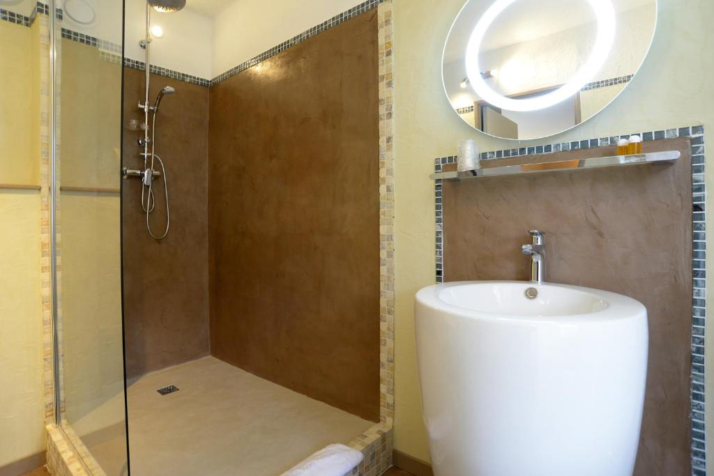 a bathroom with a sink and a shower at Le Belvedere in Vallon-Pont-dʼArc