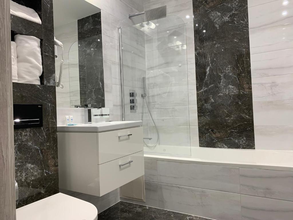 Piramida - Deluxe Double Room With Bath