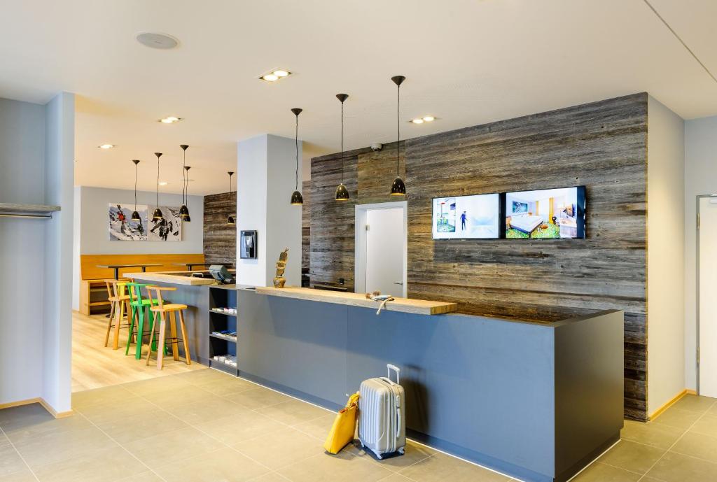 TV a/nebo společenská místnost v ubytování Felix Hotel Kaufbeuren