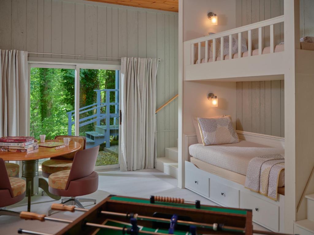 Goldberry Woods- A Modern Farm Resort - Casa De Cuatro Dormitorios- Borde Del Río