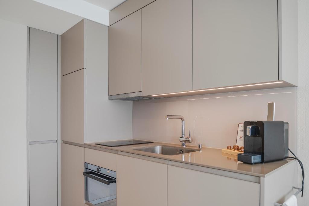 Cucina o angolo cottura di Amanthos Living Zürich Airport