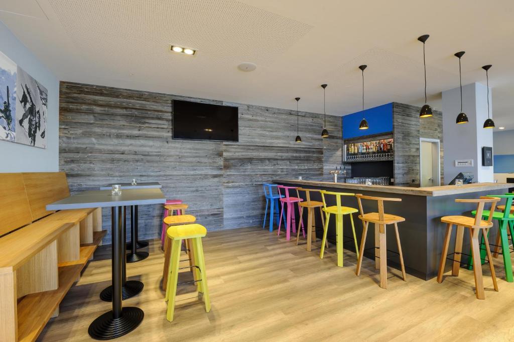 TV a/nebo společenská místnost v ubytování Felix Hotel Kaufbeuren