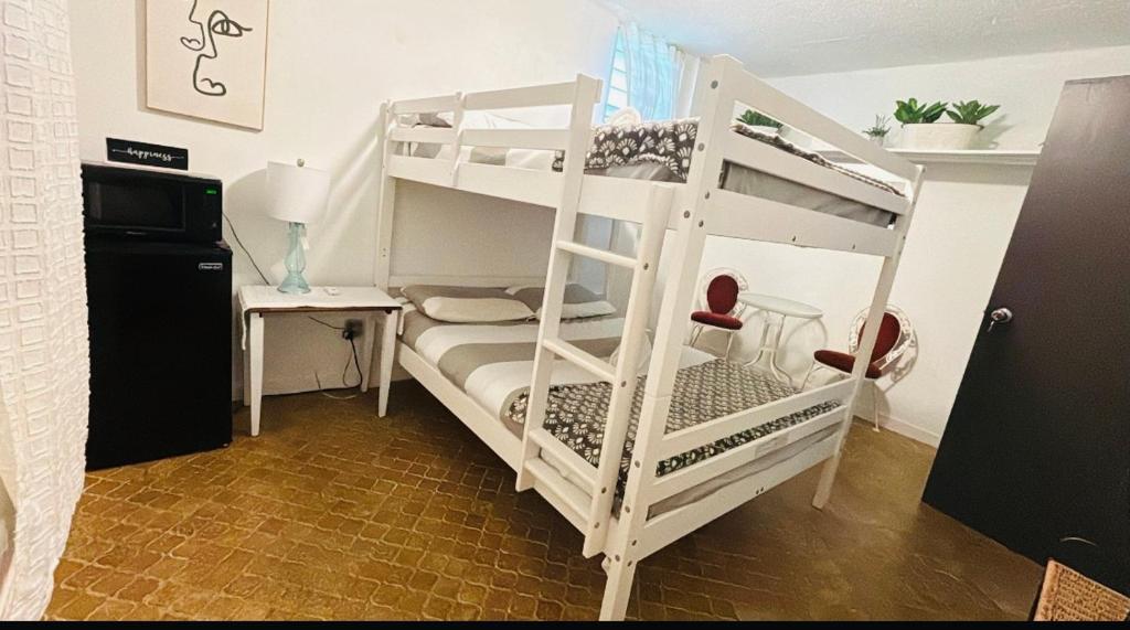 Postel nebo postele na pokoji v ubytování Cozy Room for 4 at San Juan Metro Area