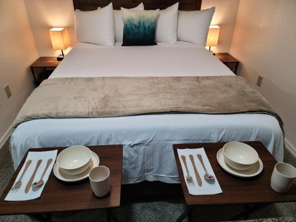 069B Comfortable Suite with Kitchenette and King Bed near South Rim sleeps 4 photo