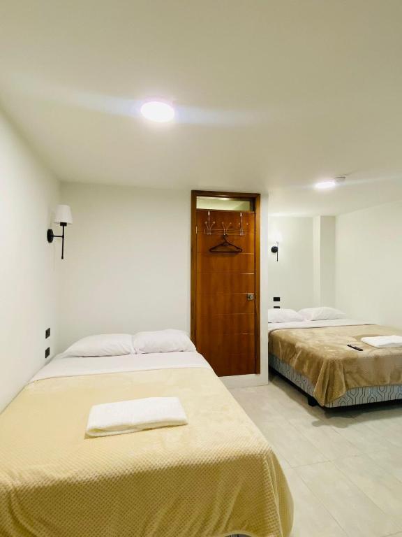 Postel nebo postele na pokoji v ubytování Hotel Bombay