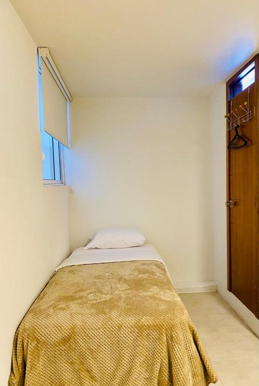 Postel nebo postele na pokoji v ubytování Hotel Bombay