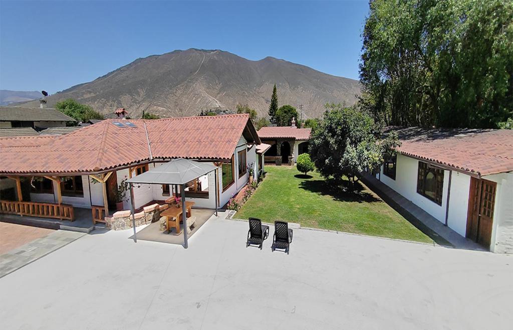 Nespecifikovaný výhled na hory nebo výhled na hory při pohledu z bed and breakfast